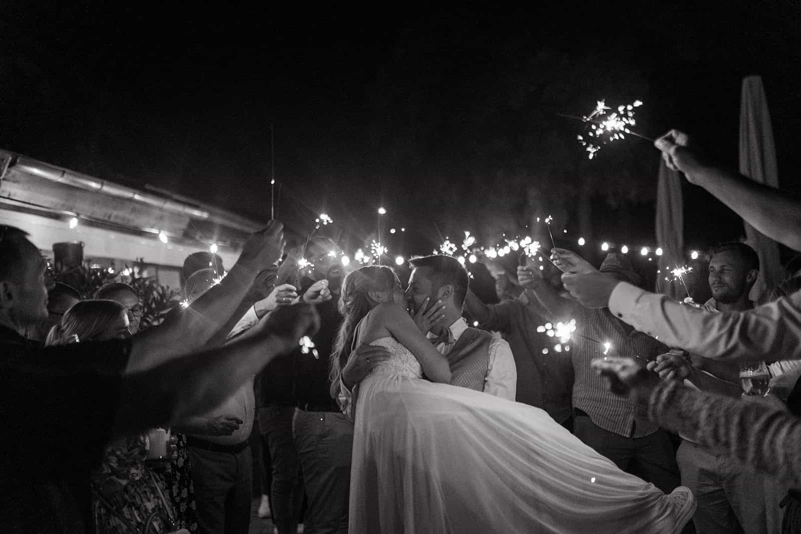 Schwarz-Weiß Hochzeitsfotos romantisch – Hochzeitsfotograf Freiburg Baden-Württemberg
