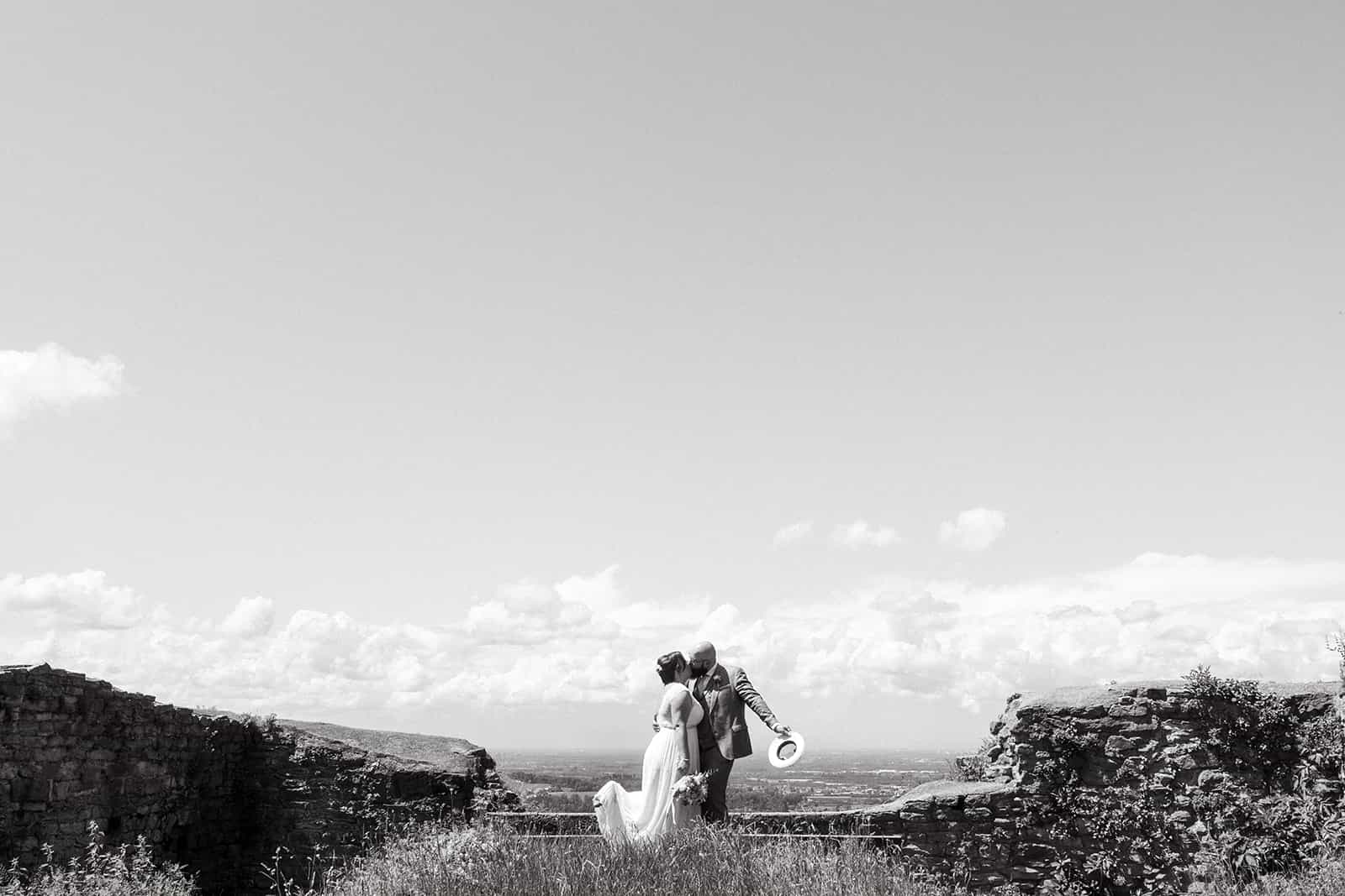 Schwarz-Weiß Hochzeitsfotos Brautpaar – Hochzeitsfotograf Offenburg Schwarzwald